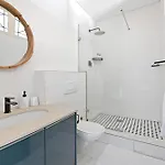 Stylish City Gem Apartment In Green Market Square