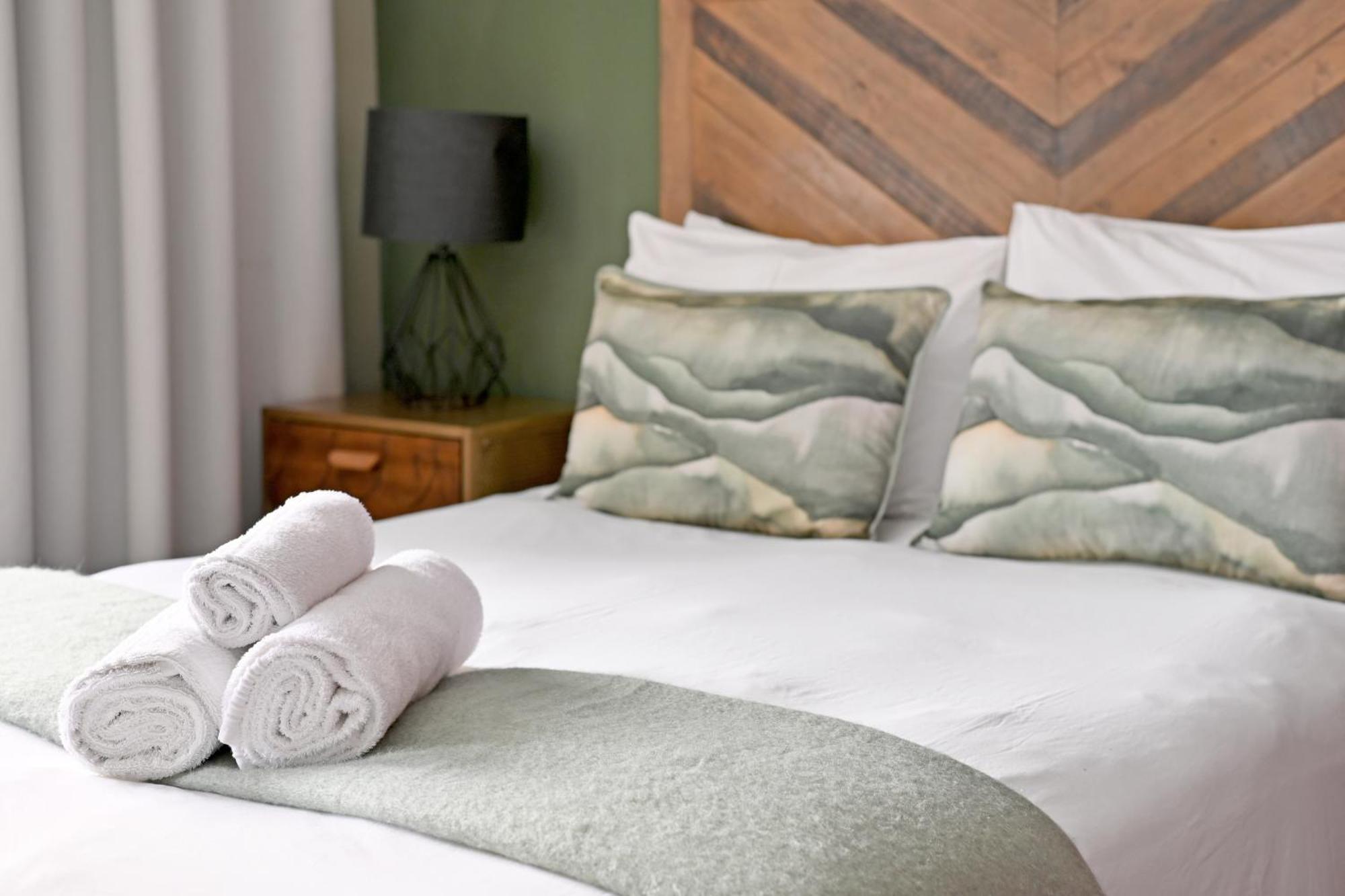 Apartment Stylish Gem In Market Square Cape Town