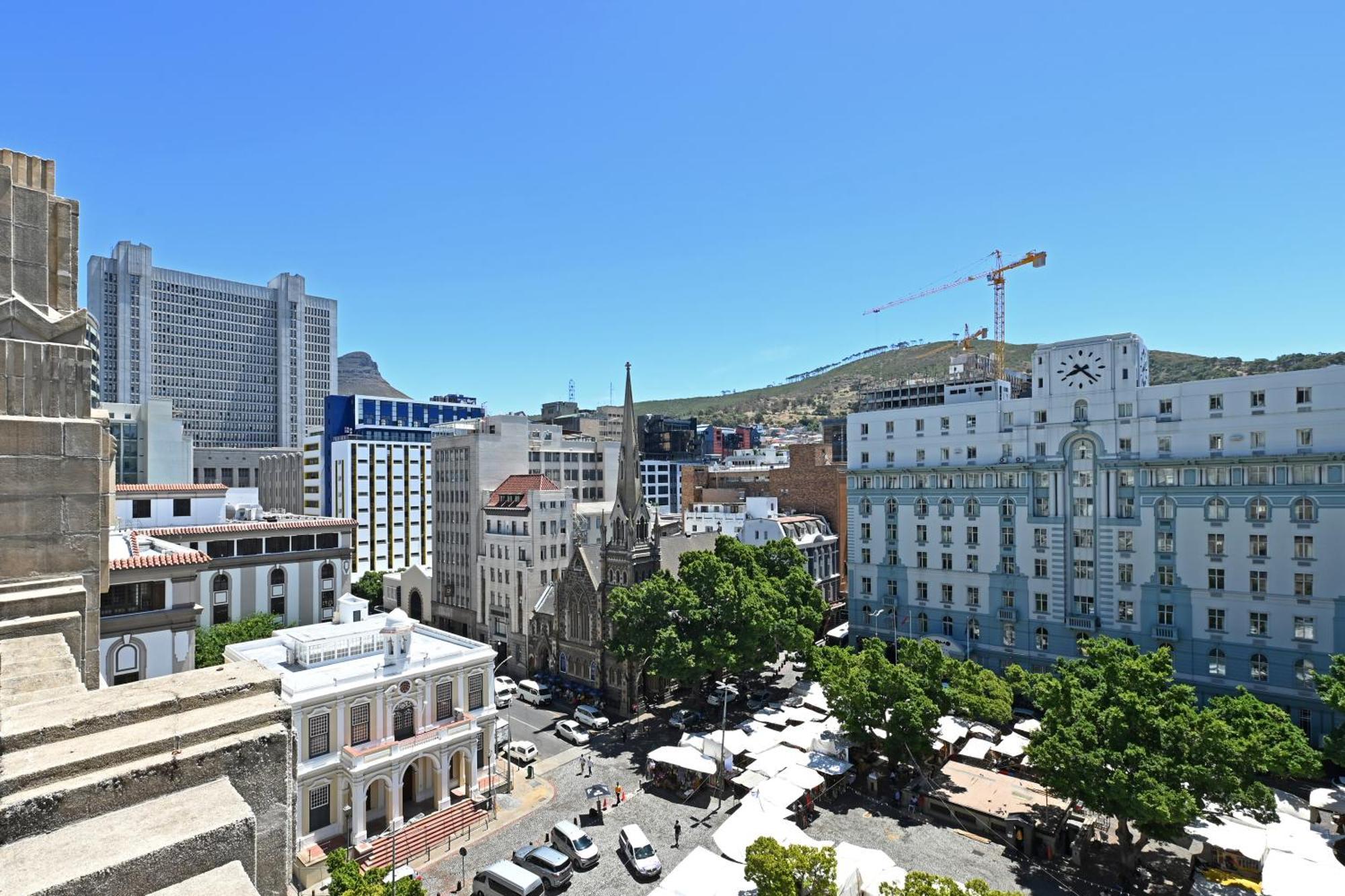 Stylish Gem In Market Square Apartment